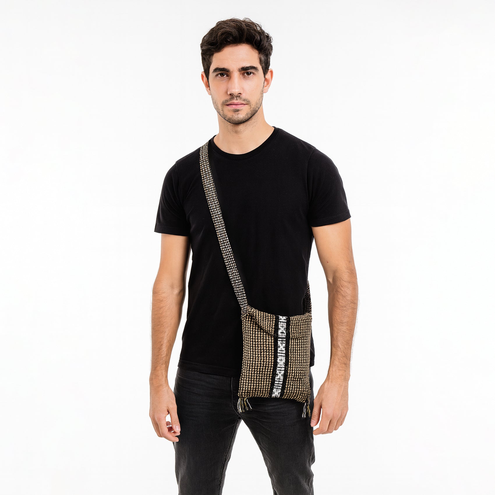 Morral Artesanal Pequeño Con Correa Ajustable Unisex 16x20cm Marrón