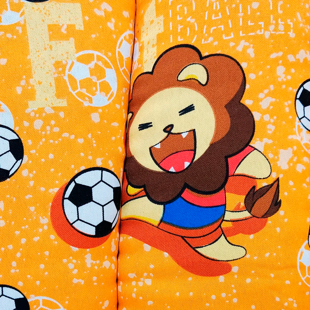 Tapete Estampado Y Acolchado Transportadora Para Mascota León Futbolista Amarillo